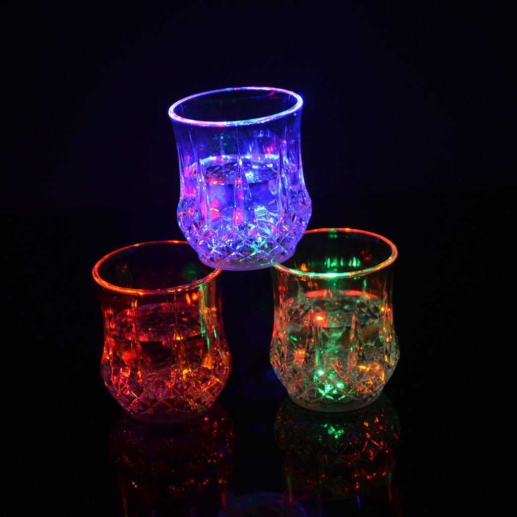 Bicchiere Luminoso a LED Color - Wine In Beer Glass recensione e prezzo